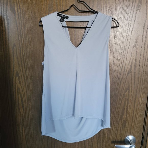 Gorgeous Ann Taylor Peep Hole Drape Back Top Size Medium - Picture 2 of 14